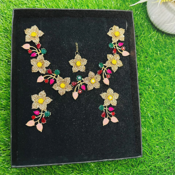 Green Floral Crystal Necklace Set - Image 3