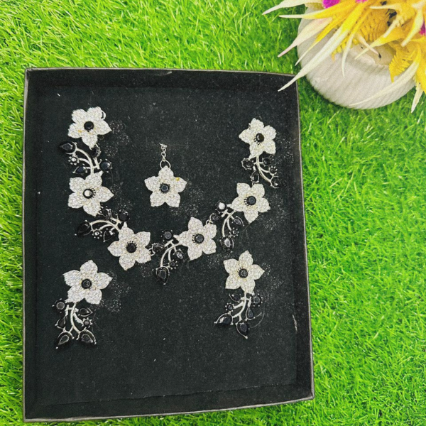 Green Floral Crystal Necklace Set - Image 4